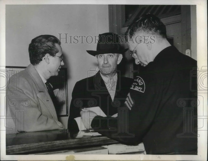 Load image into Gallery viewer, 1945 Press Photo Edward Bellm, Former Detroit Officer Booked on Murder Charges
