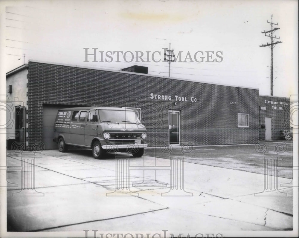 Press Photo Strong Tool Company 1230 East 286th Street, Euclid