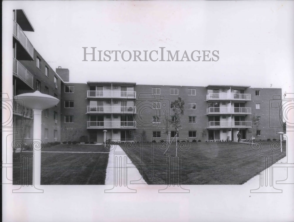 Press Photo Eastgate Village Apartments