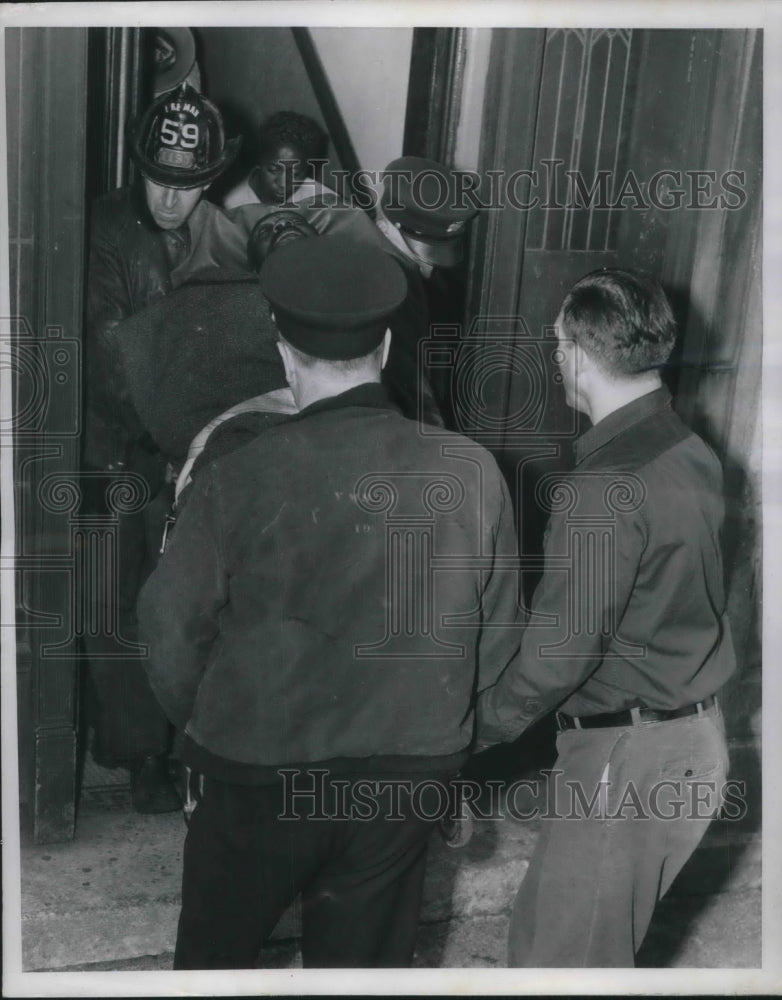 1953 Press Photo Duke Bell Fire Forced Man To Jump From Window