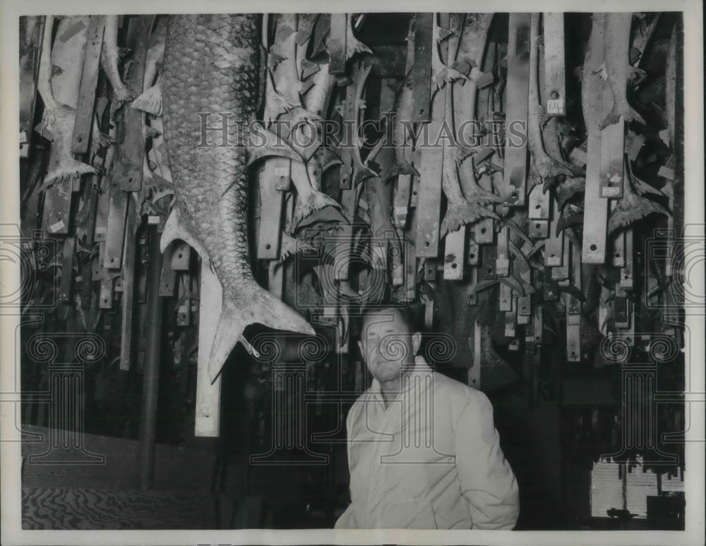 1960 Press Photo AL Pfleuger, Taxidermist