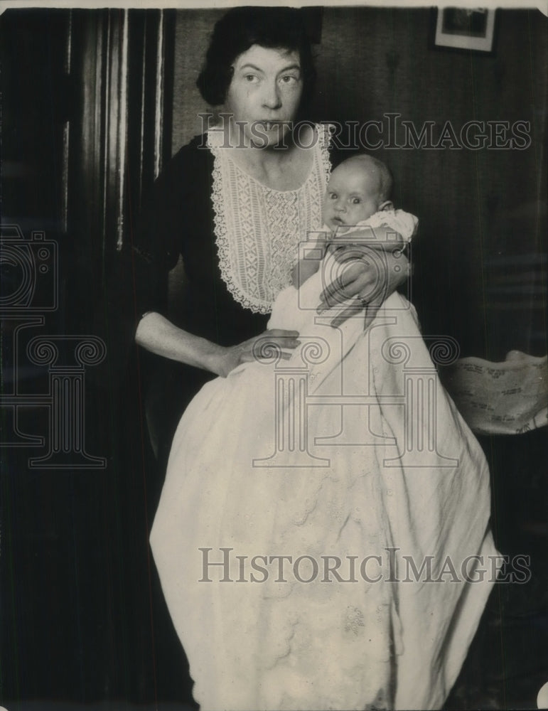 1924 Press Photo Mrs Charles Stewart wife of claimant to English throne w/ child- Historic Images