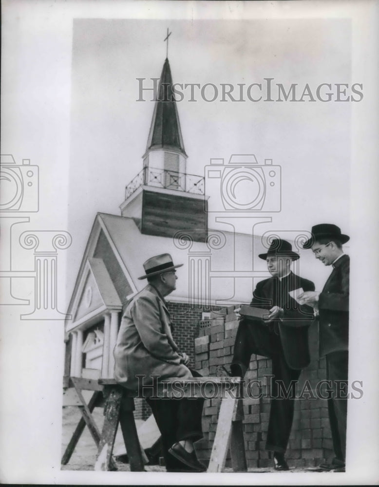 1951 Press Photo Ed Henslee, Bishop Adrian, Rev Grannis at Dickson, TN church