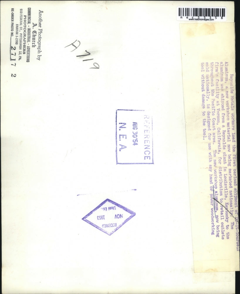 1954 Press Photo Reynolds metal workers load 1st car of do it yourslf Aluminum