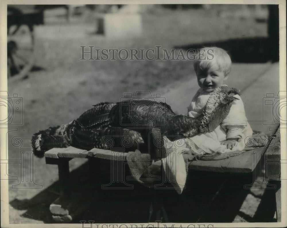 1938 Press Photo Henry Doherty Receives Lucas Award from Roland Allen - nec49853