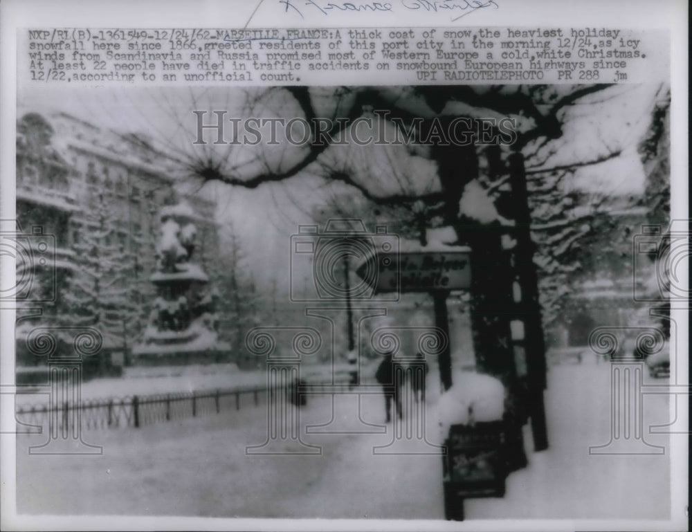 1962 Press Photo Heavy Snow During Christmas Holiday in Marseille, France