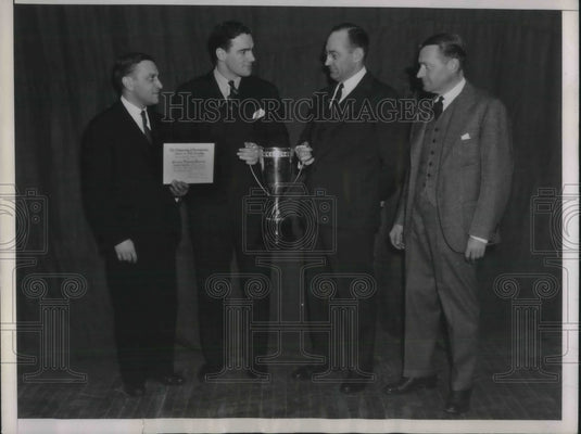 1967 Press Photo Francis Murray football and basketball star receives the ideal