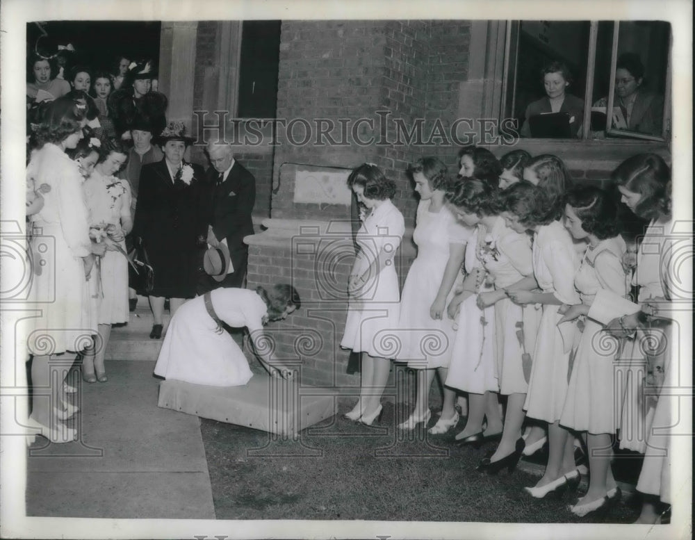 1942 Press Photo Doris Stevens, University of Pennsylvania, Hey Day Exercises
