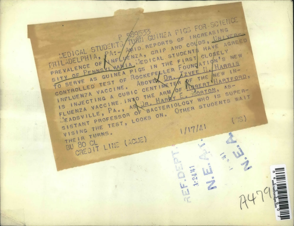 1941 Press Photo Med students get shots fromDr. Itzyee Harriss. Robert Hartford