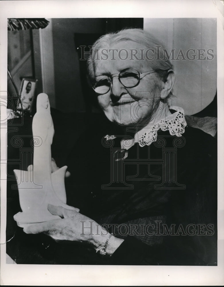1953 Press Photo Mrs. Anna Dryfuse Celebrates 102nd Birthday