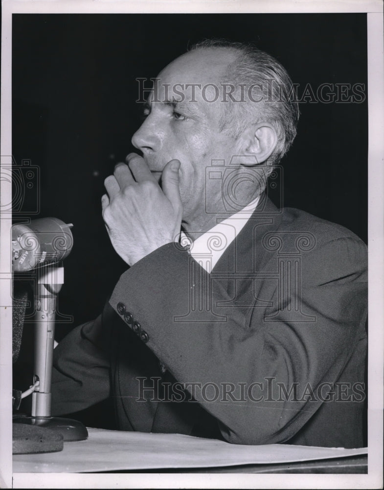 Load image into Gallery viewer, 1961 Press Photo Charles Oliphant resigns as chief counsel of the IRS His boss
