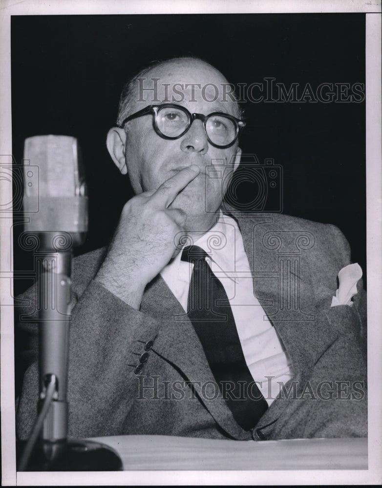 1952 Press Photo Textile firm owner Alexander Oststriker above paid supended