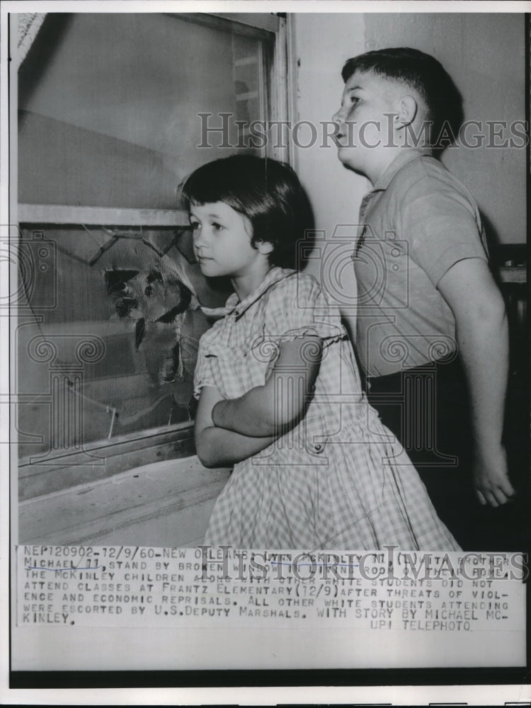 Load image into Gallery viewer, 1960 Press Photo Lynn McKinley and Brother Michael After Threats of Violence
