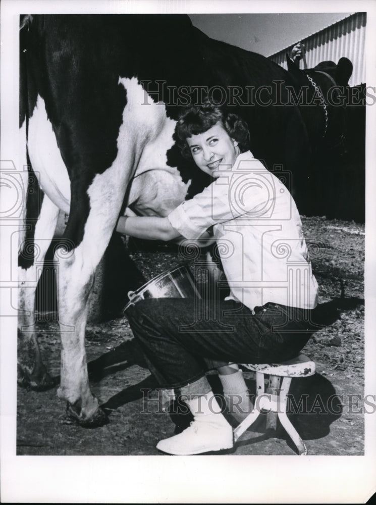 Load image into Gallery viewer, 1961 Press Photo Barbara Finley Milking a Cow
