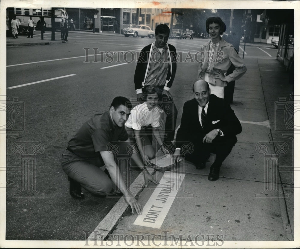 1960 Press Photo Mr. Robert Dana Prinicpal Grant School, Mrs. David Davis, PTA
