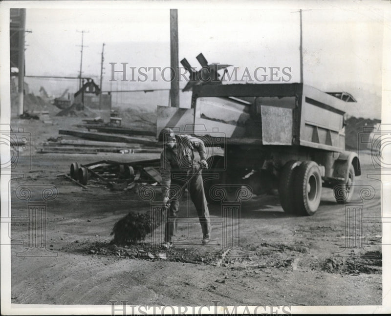Load image into Gallery viewer, 1943 Press Photo Coal Mine Strike
