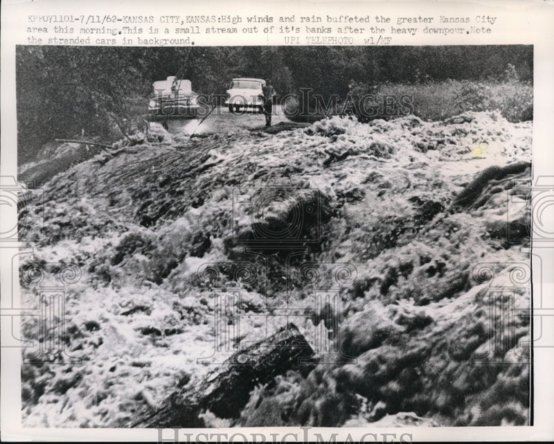 Load image into Gallery viewer, 1962 Press Photo High winds &amp; rain buffeted the greater Kansas City area
