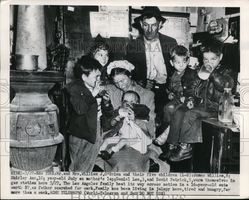 1950 Press Photo The O'Brien family at gas station in New York