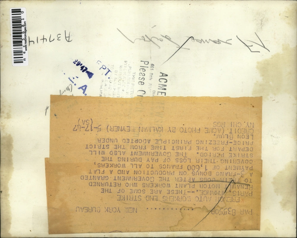 1947 Press Photo French Auto workers end strike