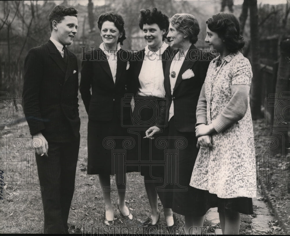 1942 Press Photo Donald O'Boyle, 17, enlisted at the Royal Armed Forces- Historic Images