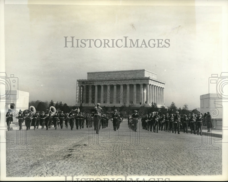 Load image into Gallery viewer, 1932 Press Photo Armistice Day celebration at Lincoln Memorial, Washington DC
