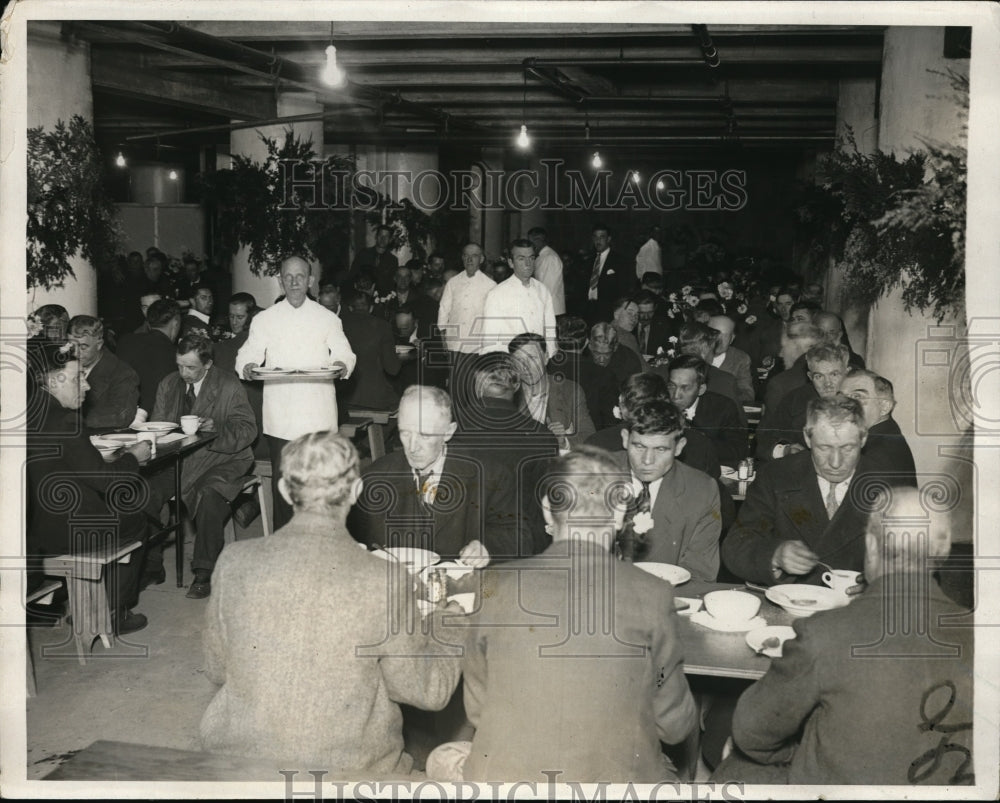 1931 Press Photo Salvation Army Dining Area Serving Homeless Men