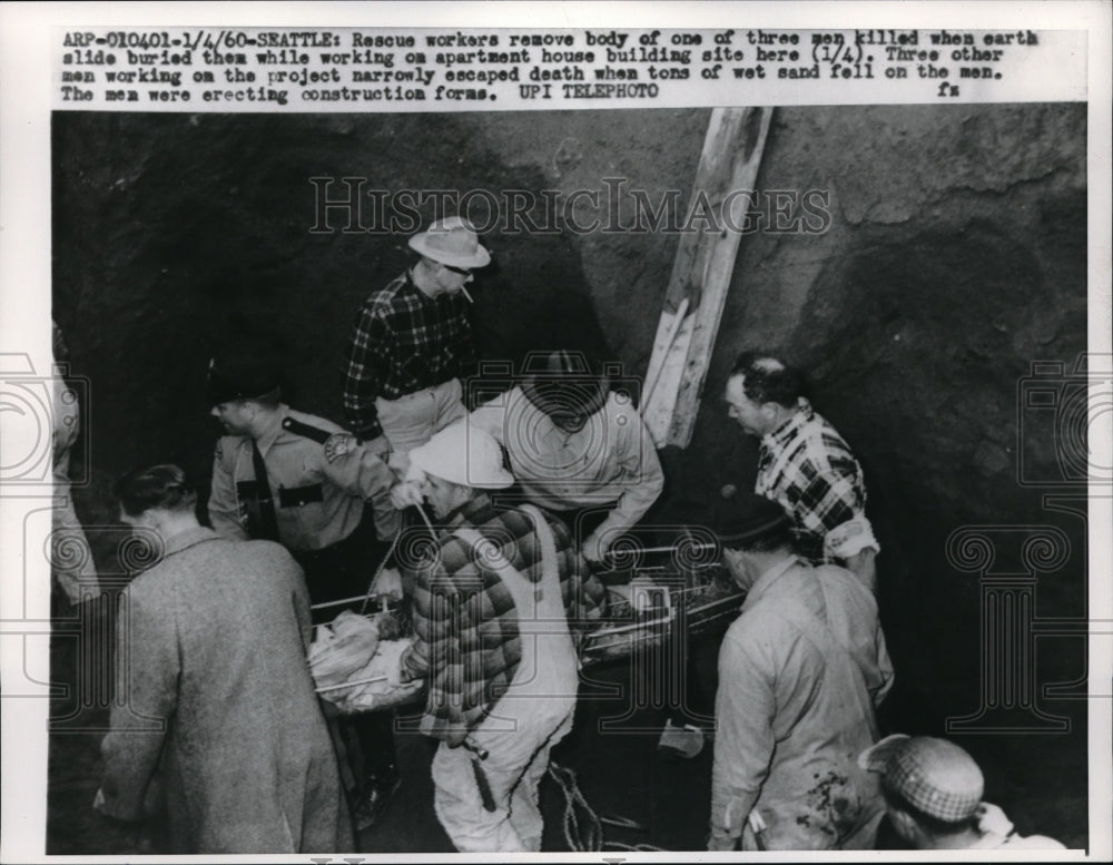 1960 Press Photo Seattle Washington Rescue Workers Removed From Rubble