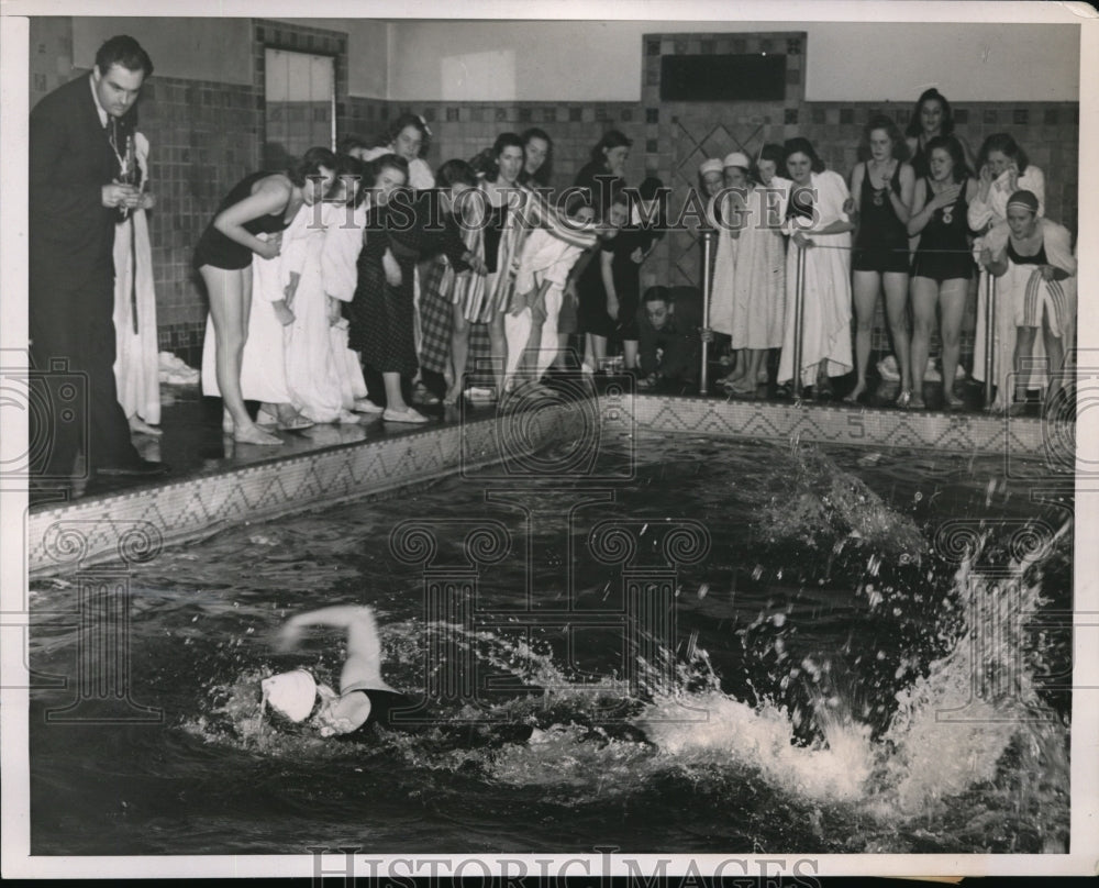 1940 Press Photo General view of 400 yard Junior Metropolitan Relay Championshps