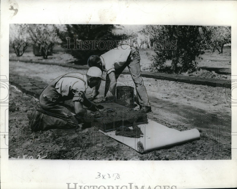 Load image into Gallery viewer, 1942 Press Photo Making Adobe Bricks
