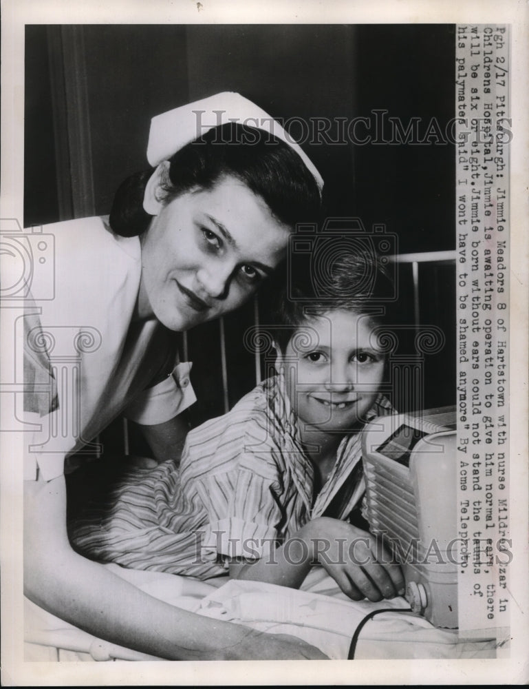 1949 Press Photo Jimmie Meadors w/ nurse Mildred Czar at Children's Hospital