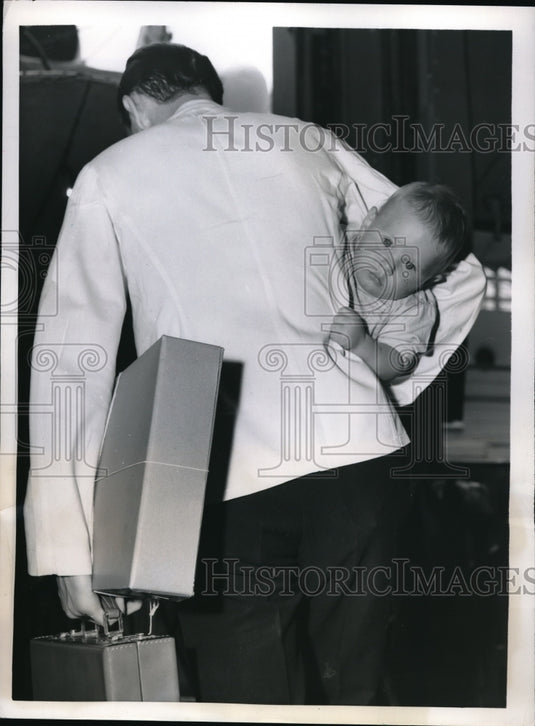 1951 Press Photo Baby Stephen Gregory Packed Aboard SS Parthia Ship For England- Historic Images
