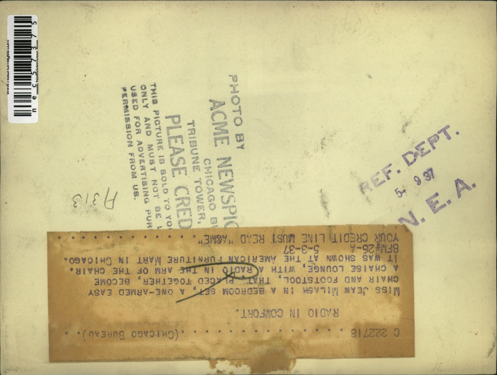 1937 Press Photo Jean Milash In Easy Chair At American Furniture Mart Chicago