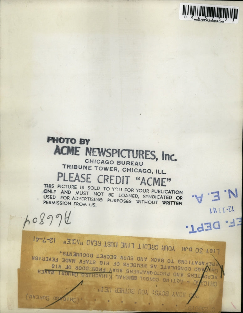 1941 Press Photo Acting Consul General Kihachiro Ohmori Waves To Reporters