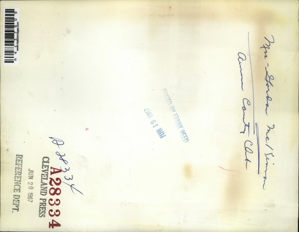 1967 Press Photo Mrs Gordon McKinnon, Arson Country Club - nec57609