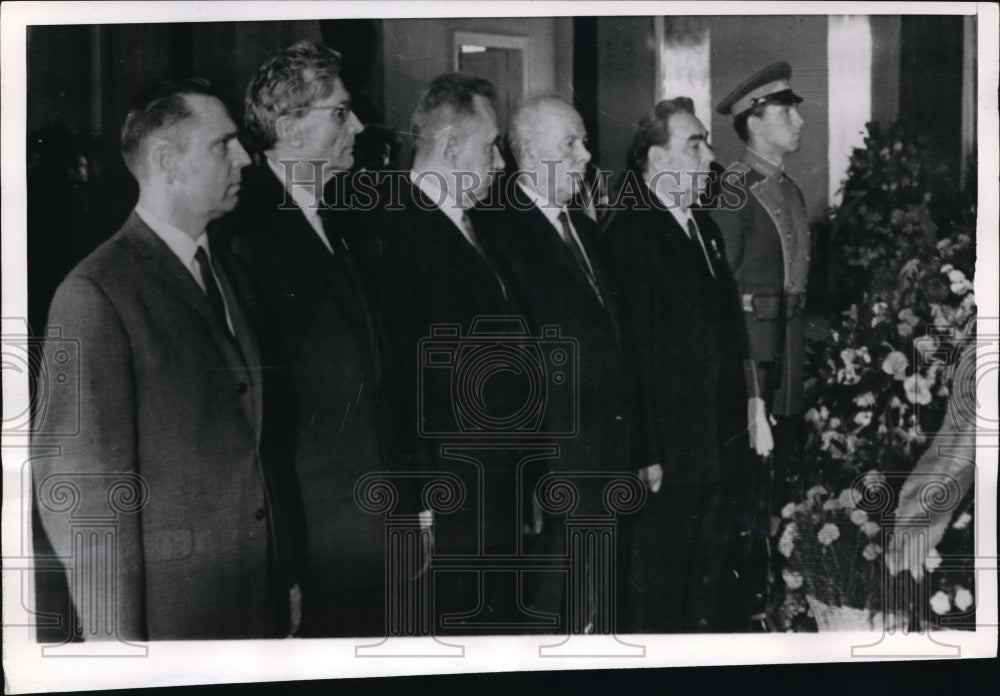 1968 Press Photo Soviet Leaders Stand As Honor Guard At Funeral- Historic Images