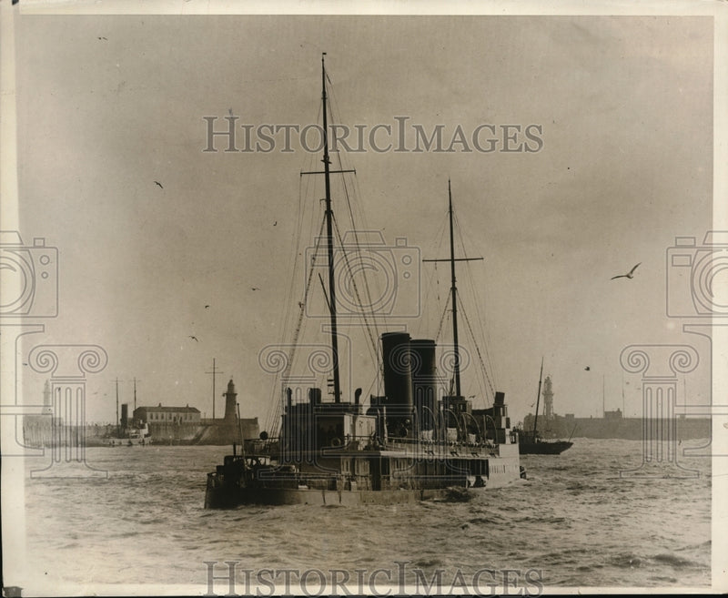 Load image into Gallery viewer, 1929 Press Photo Channel Steamer Ville de Leige aground at Dover 48 passengers
