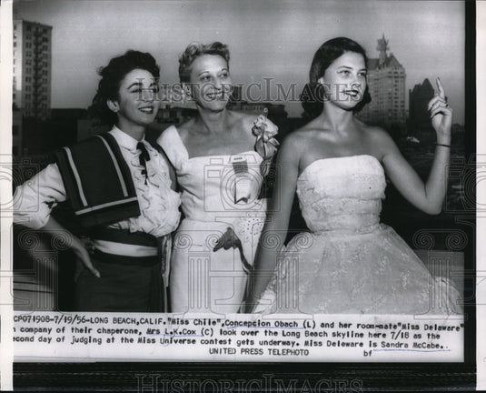 1956 Press Photo Long Beach, Cal. Concepcion Obach, Mrs LK Cox & Miss Delaware