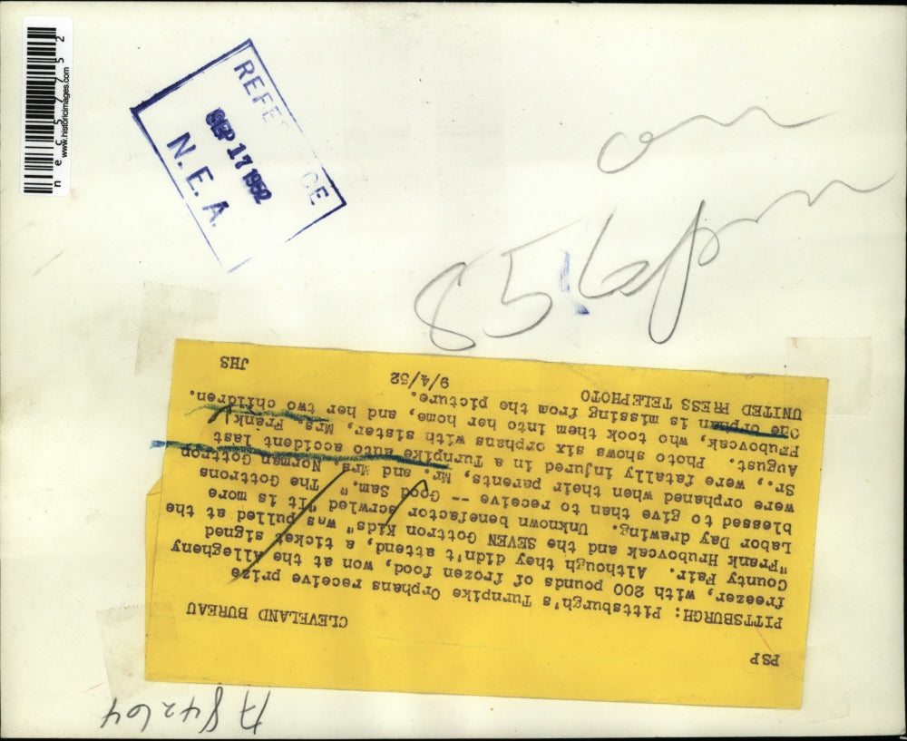 1932 Press Photo Mr & Mrs Norman Gottrop Sr, Mrs F Fubovcak & orphans in Pa.