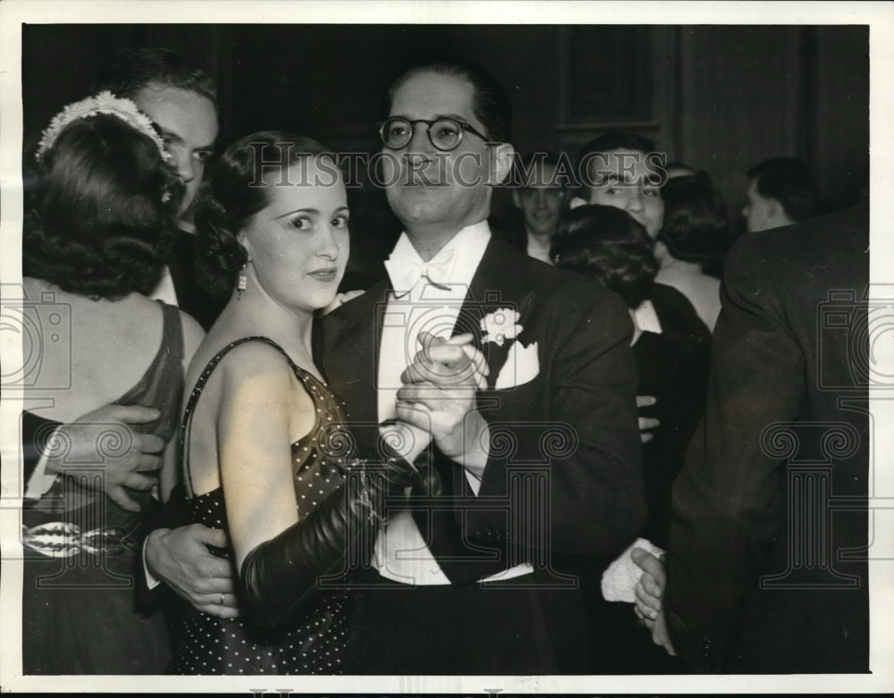 1937 Press Photo Senora de Mantilla-Ortega of Ecuador &amp; Mex. Rafael Fuentes- Historic Images