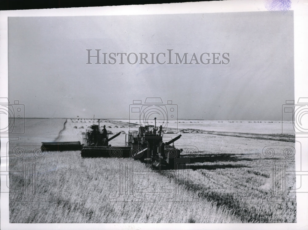 1954 Press Photo Kustanai, USSR harvester machine on state farm