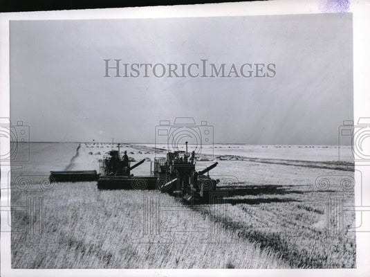 1954 Press Photo Kustanai, USSR harvester machine on state farm