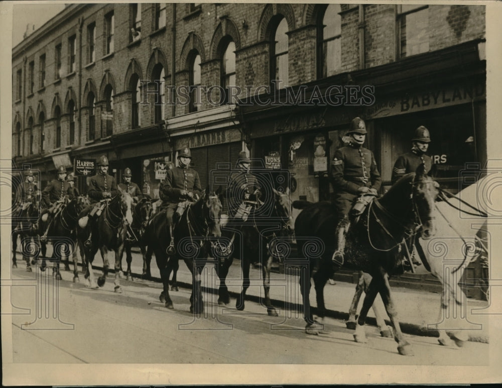 1926 Press Photo Mounted Bobbies of London to prevent trouble during protest- Historic Images