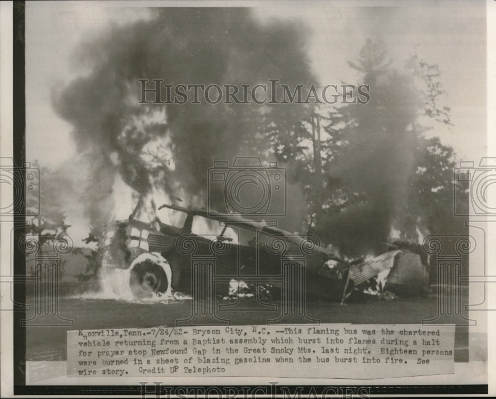 1952 Press Photo Eighteen people burns in flaming bus was the chartered vehicle.