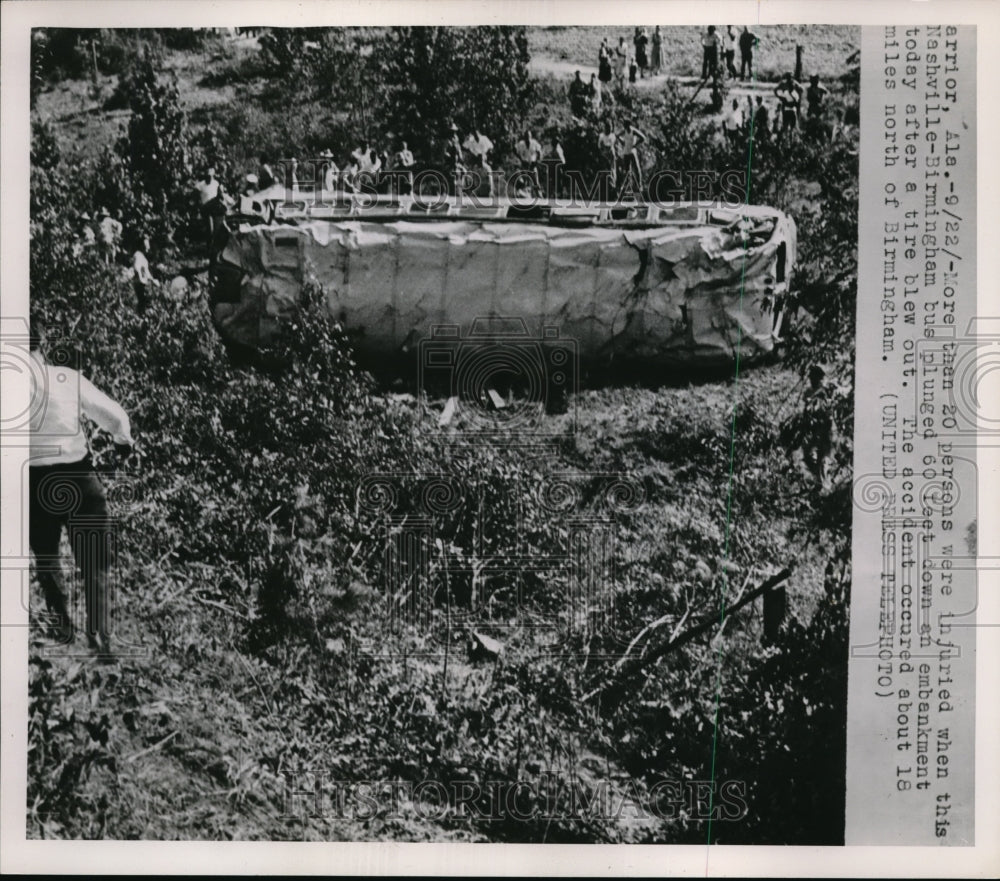 1952 Press Photo Nashville-Birmingham Bus Plunged Enbankment North Birmingham- Historic Images