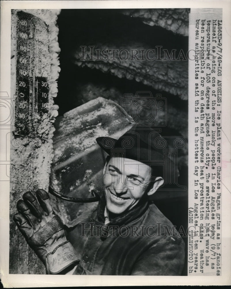 1949 Press Photo Ice Plant Worker Charles Fagan At Works During Heat Wave