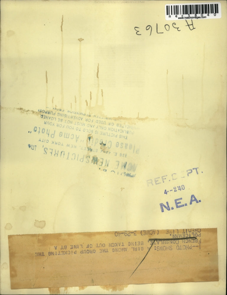 1940 Press Photo Woman Removed By Policemen For Picketing At French Consulate