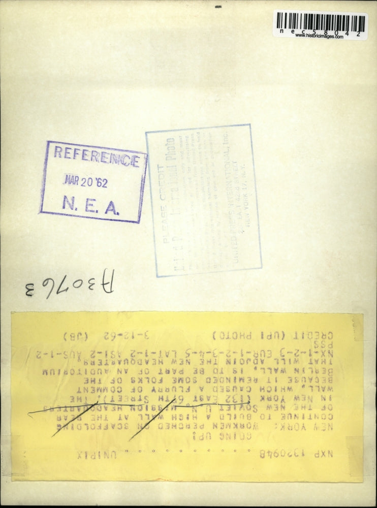 1962 Press Photo Workmen Build Brick Wall At Soviet UN Mission Headquarters NYC