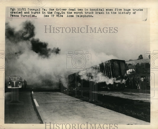 1948 Press Photo 1 driver dead when 5 huge trucks crashed and burnt in fog.