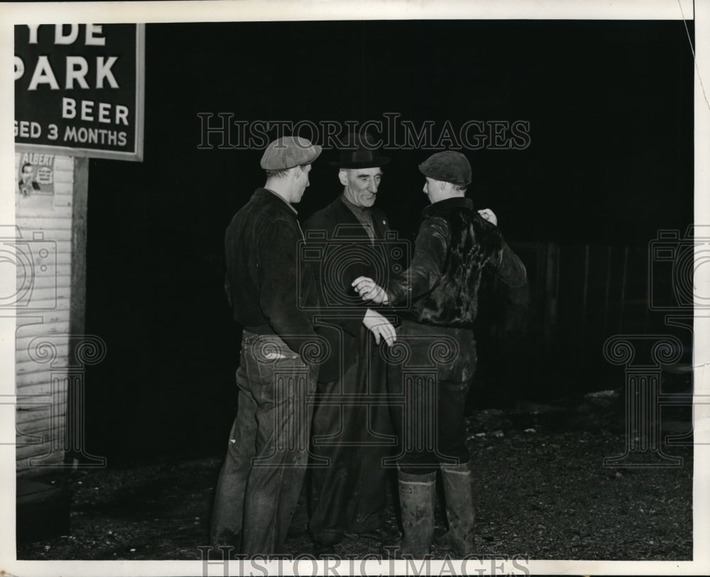 1938 Press Photo The guy on the right pulled a knife on Marshall Myers Rev - Historic Images