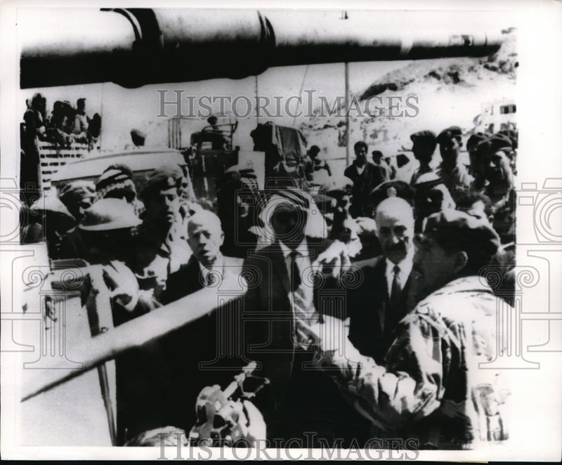 Load image into Gallery viewer, 1968 Press Photo Jordanian government listens how Israeli forces attacked
